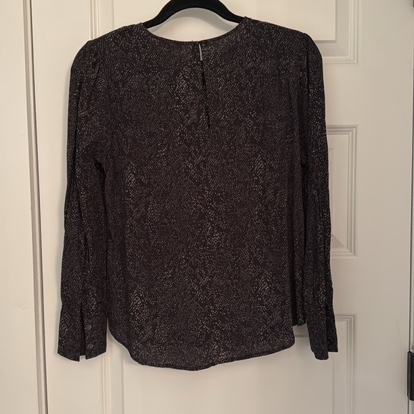 Rails Roslyn Slate Python Women’s Long Sleeve Blouse - Picture 5 of 15